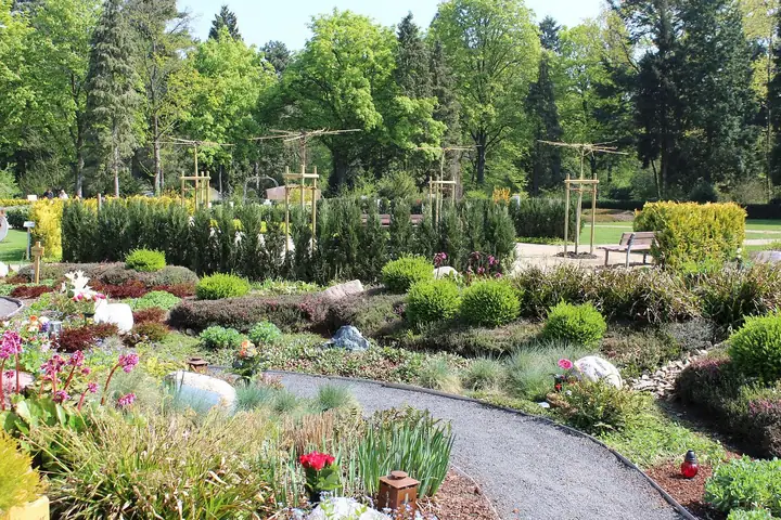 Bestattungsgarten am Westfriedhof Köln – Ansicht 1 von 5