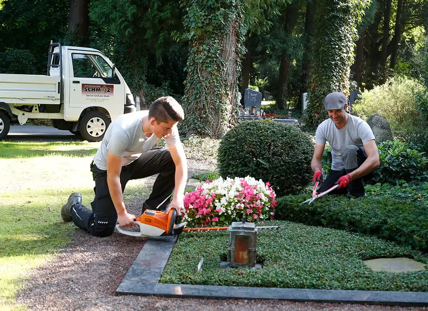 Regelmäßige professionelle Pflege der Gräber